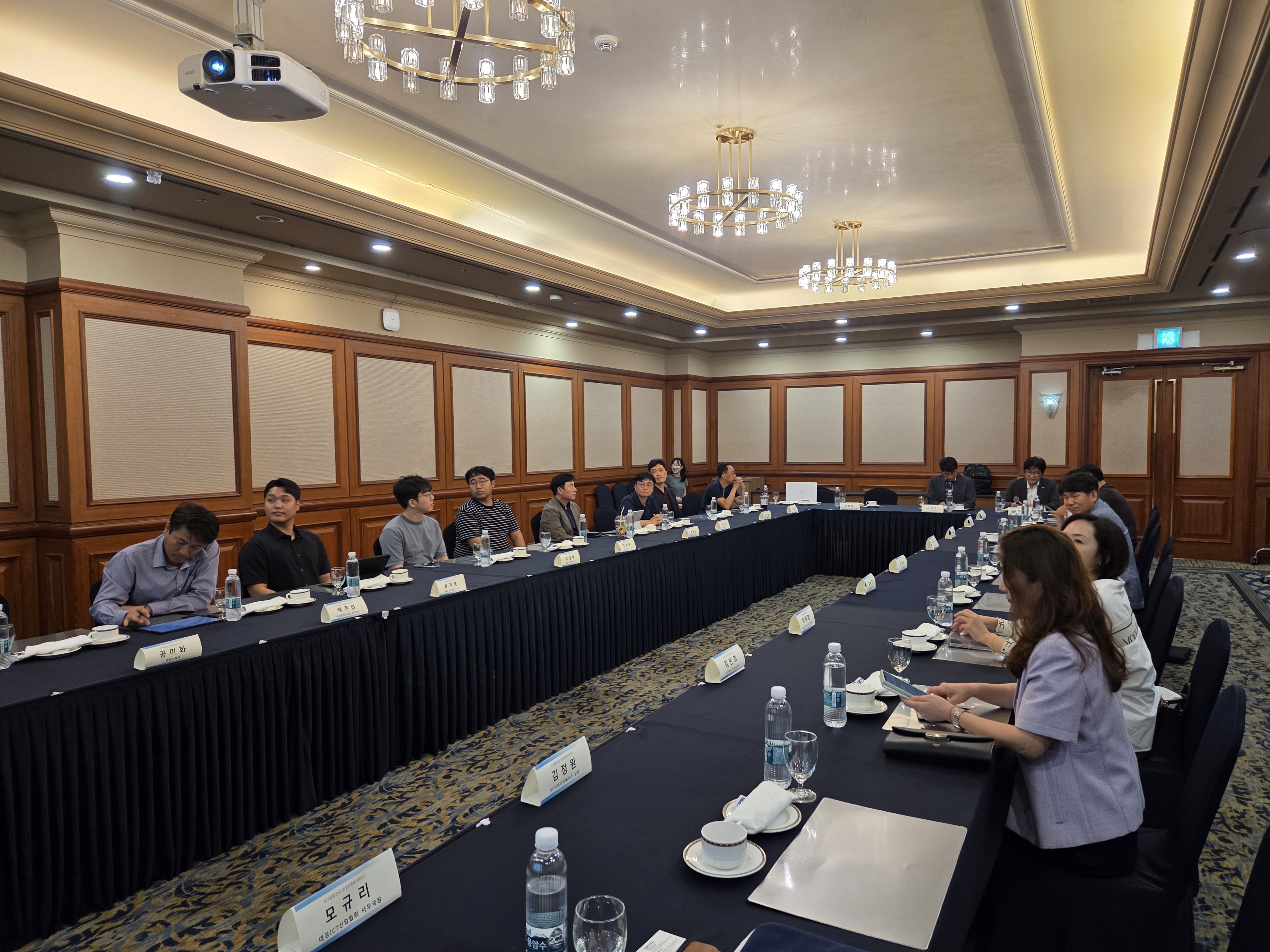250814 경북대 계약학과 ICT융합전공 운영위원회 (1).jpg 250814 경북대 계약학과 ICT융합전공 운영위원회 (1).jpg